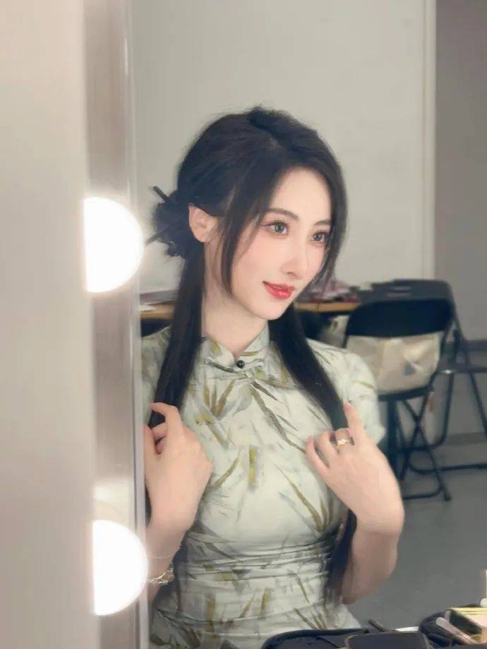 【lpl美女解说】鼓鼓:旗袍限定周day3·小竹