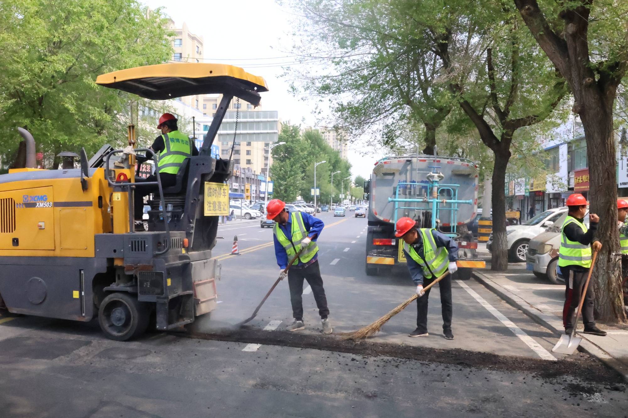 延吉市城管局全面启动道路养护行动