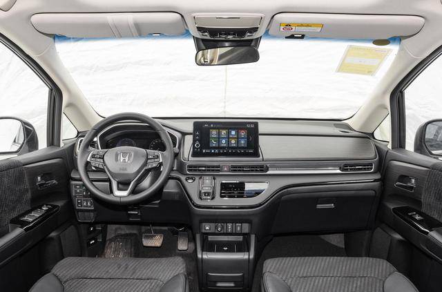 前后轮胎均为225/50 r18,不仅保证了行驶稳定