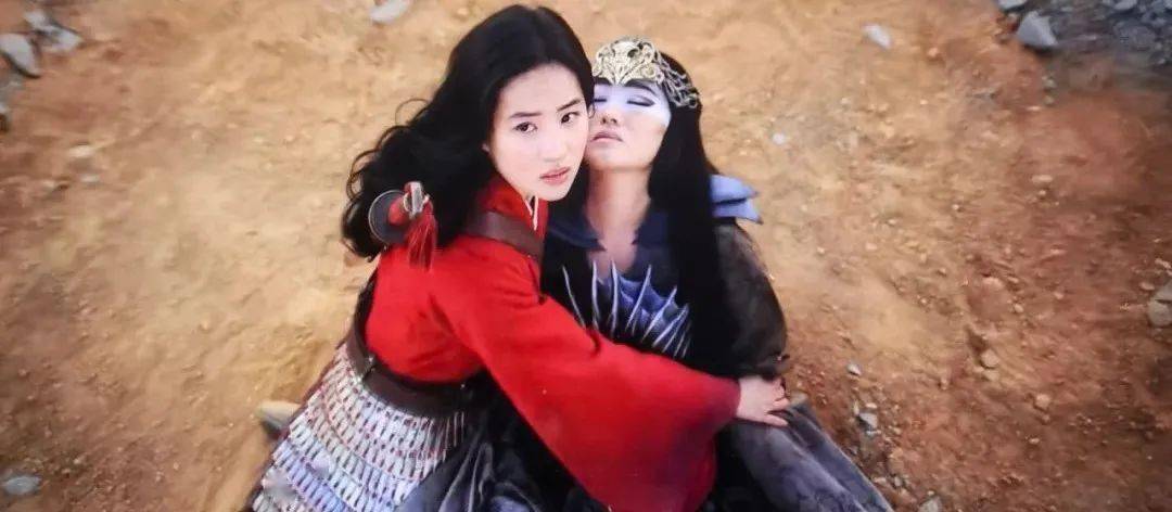 拍摄《花木兰》期间,巩俐谈到了她对刘亦菲的印象.