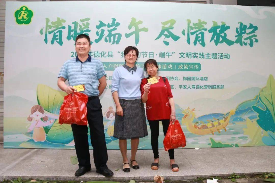 左右滑动查看更多6月3日,在端午节即将来临之际,德化县残联联合县禁毒