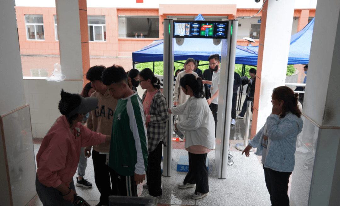 直击高考第一天丨阿坝学子,加油!