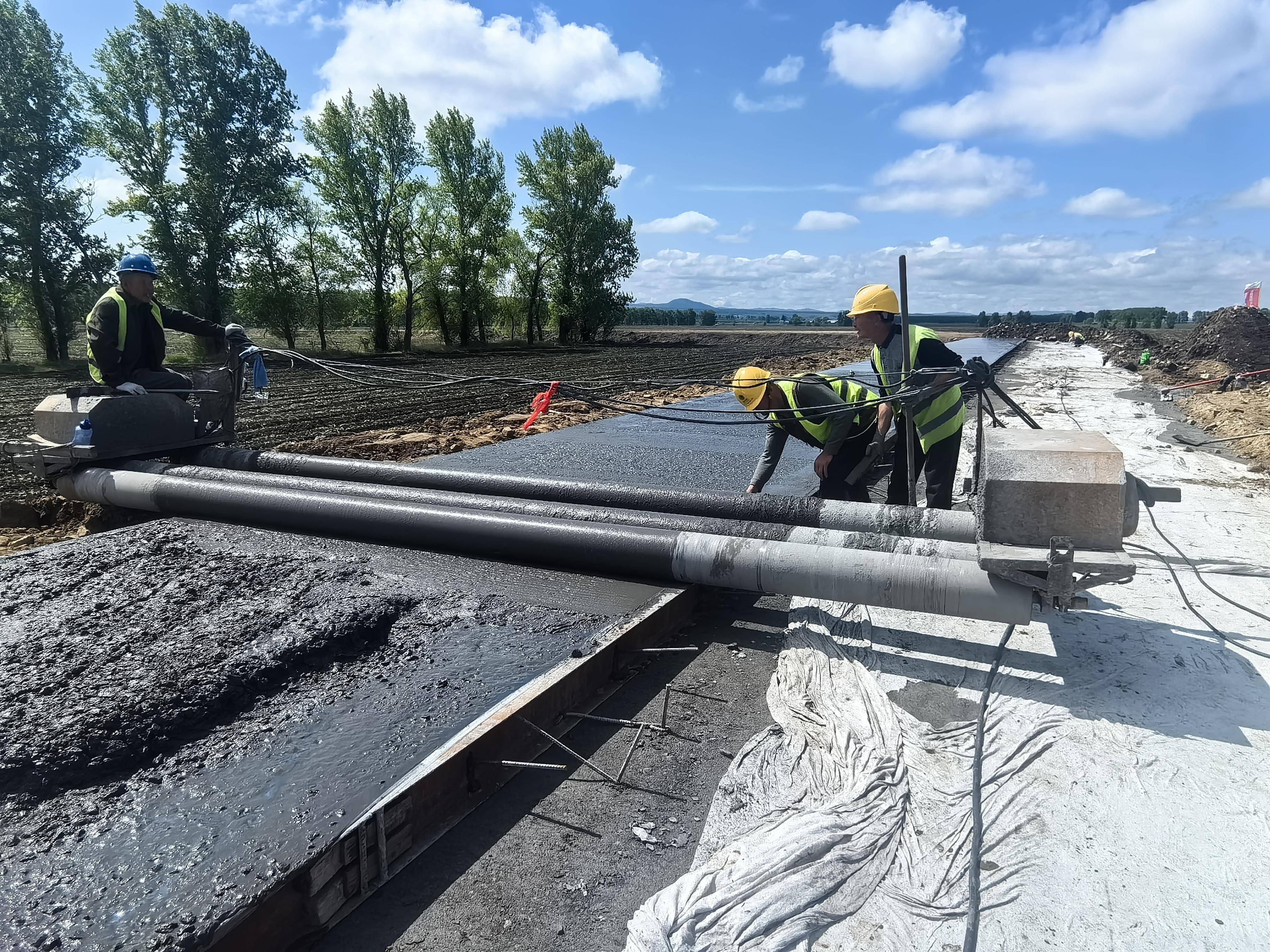 节约利用土地;增加高标准农田面积,提升耕地质量;完善田间基础设施