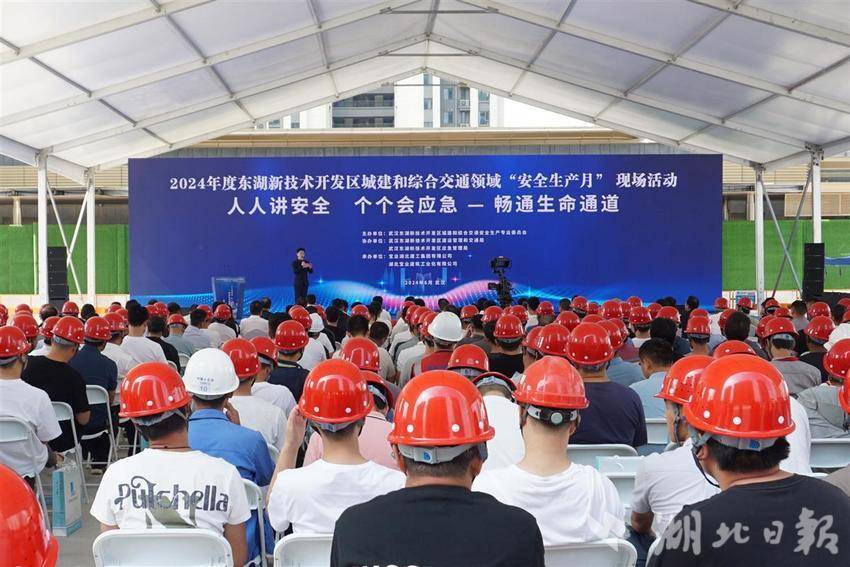 今年以来,东湖高新区建设局紧盯"一无两降"目标,全力以赴补短板,千方