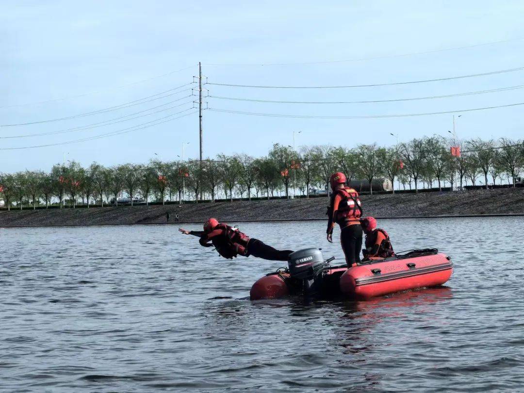 以"训"应汛——昌图县消防救援大队开展水域救援实训