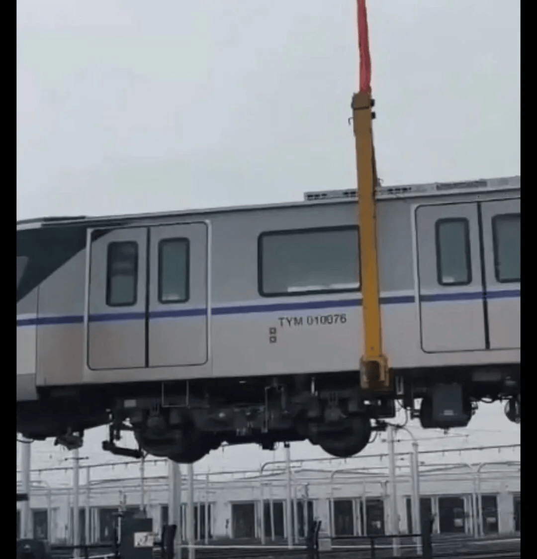 太原地铁1号线又有新进展!1号线7号列车抵达太原马练营车辆段