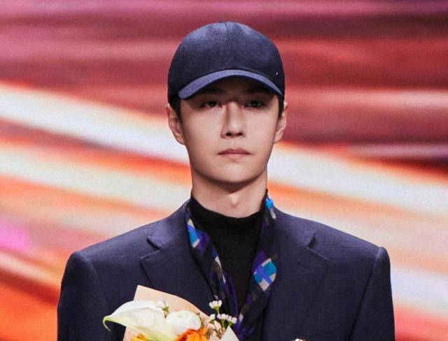 2022年9月,王一博就曾牵扯进一起"pc争议",公司不得不出面报案维权