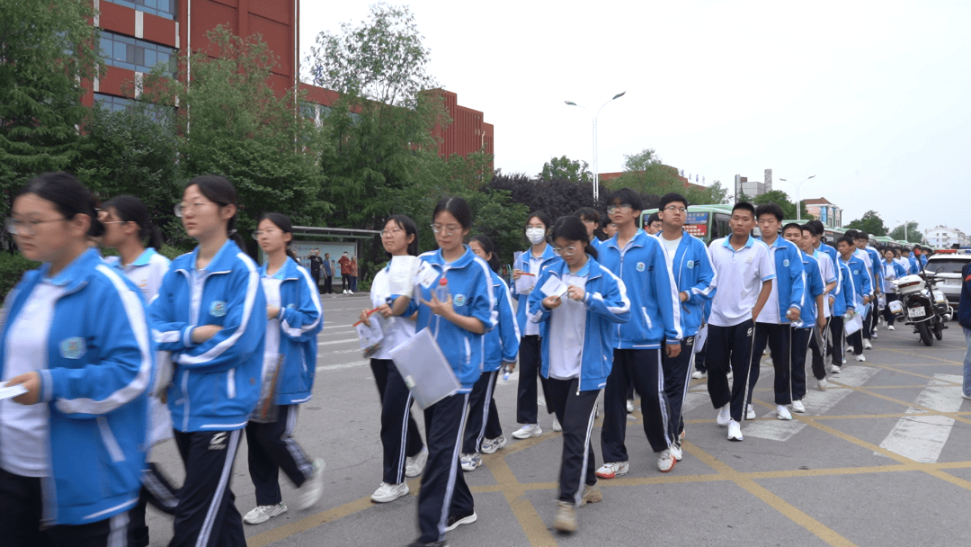 据了解,今年我市共设诸城一中,繁华中学,实验中学,龙城中学四个考点