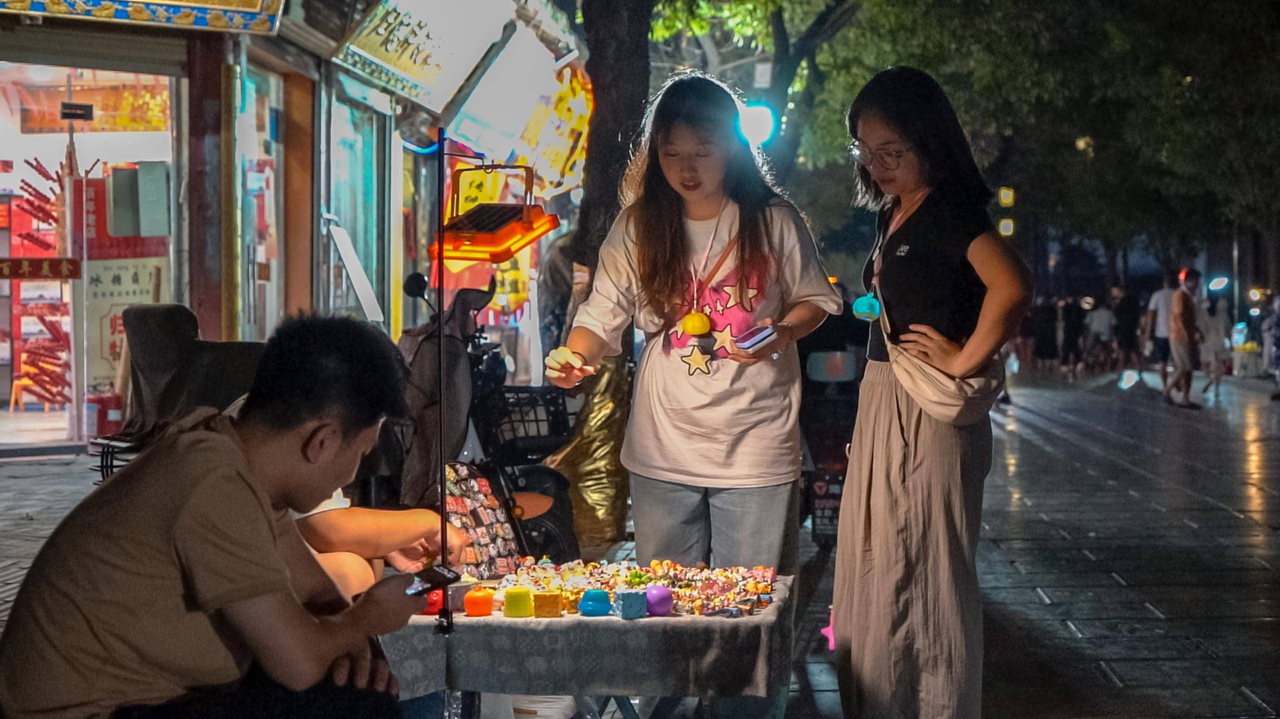 证券时报:澳门一码一肖一特一中酷知经验网-城市：请用更多座椅添彩城市表情  第1张