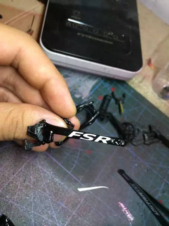 长见识了,纯手工打造的迷你速降车模型!