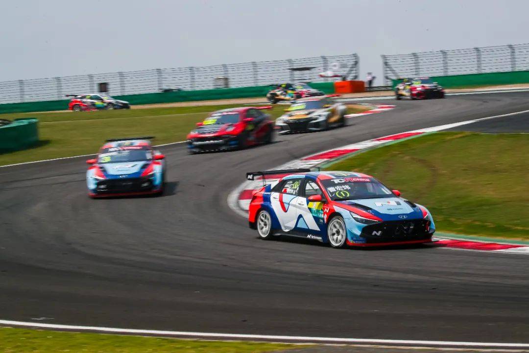 题名时 | ctcc上海首日谢欣哲/潘奕名杆位致胜_国际赛车场_中国_品牌