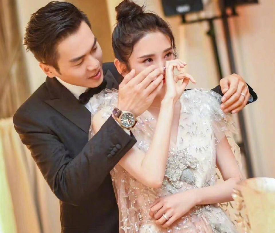 在张若昀和唐艺昕恋爱长跑的第九年,张若昀以一句"我张若昀,非你莫属"