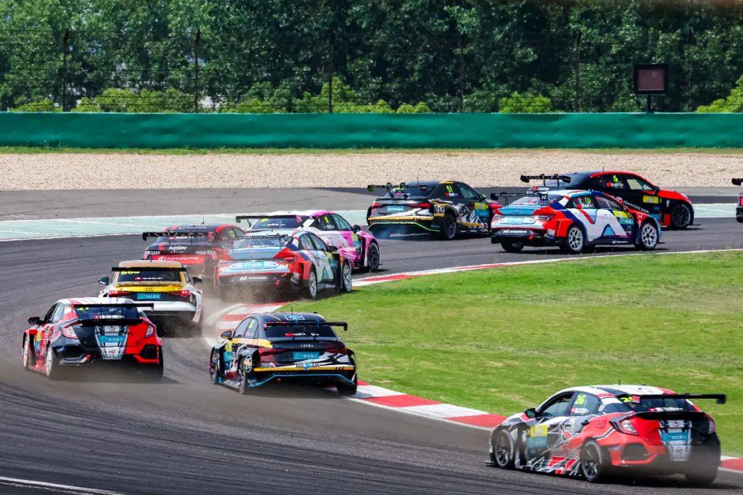 题名时 | ctcc上海首日谢欣哲/潘奕名杆位致胜_国际赛车场_中国_品牌