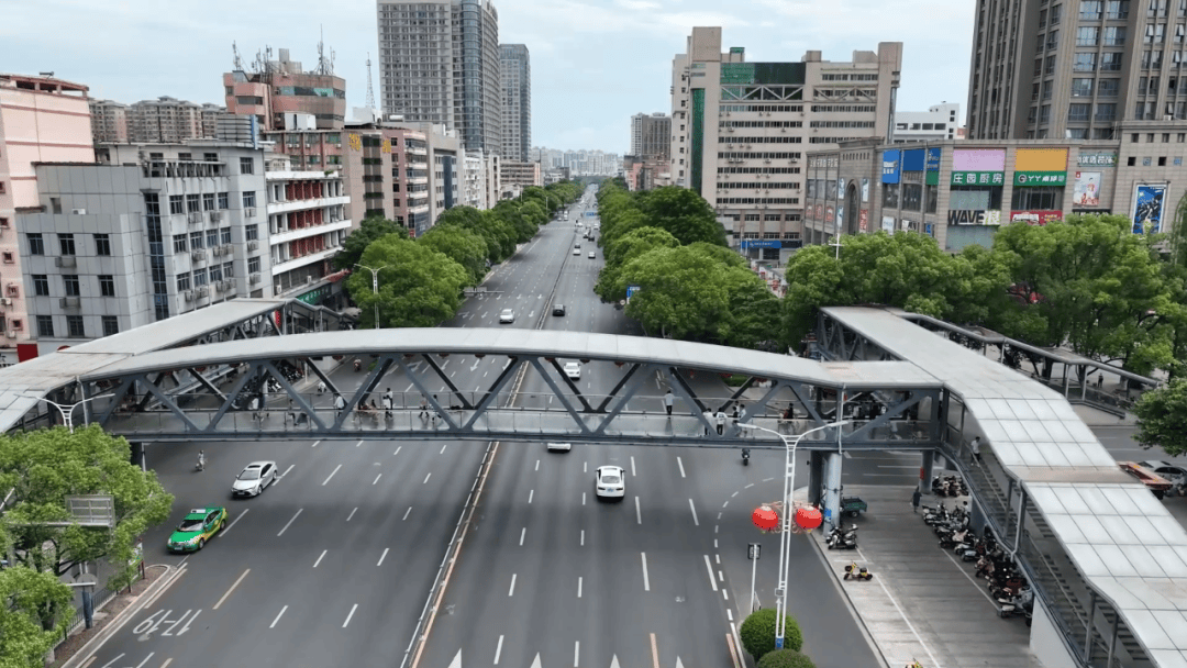 袁河东路(金控秀水金岸门口至徐田小区门口路段)修建袁山二桥封闭施工