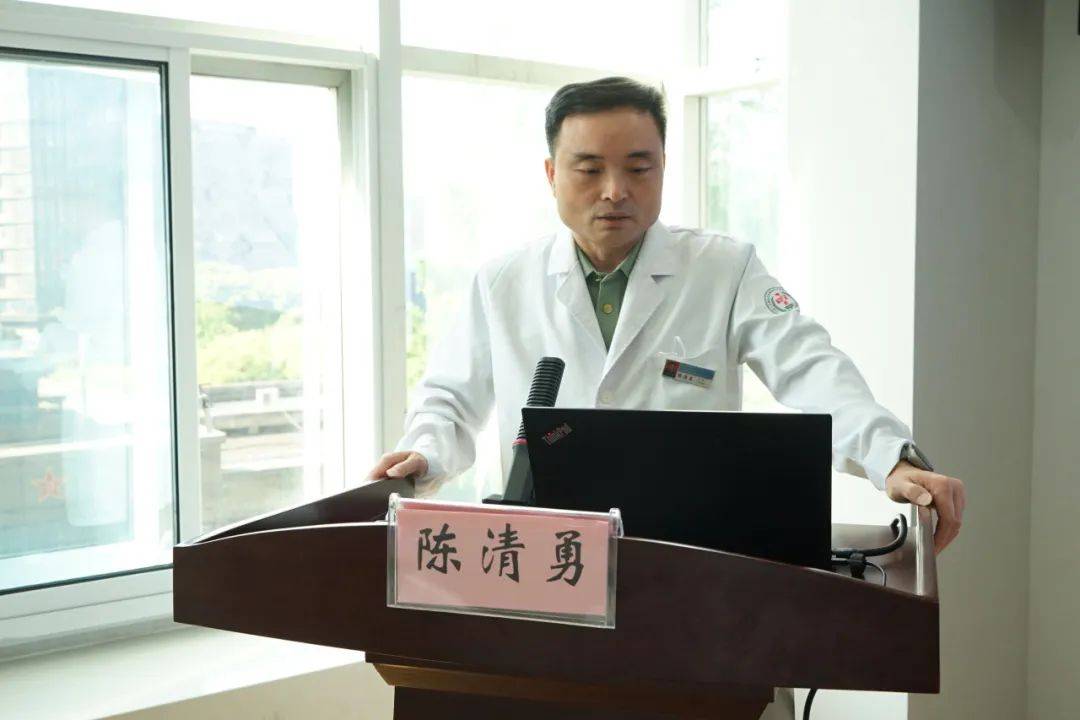 会上,呼吸与危重症医学科陈清勇主任做了题为"面对