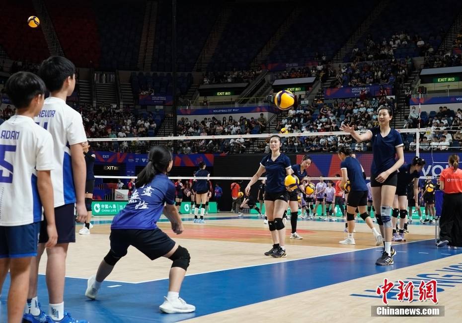 中国女排在香港进行赛前公开训练