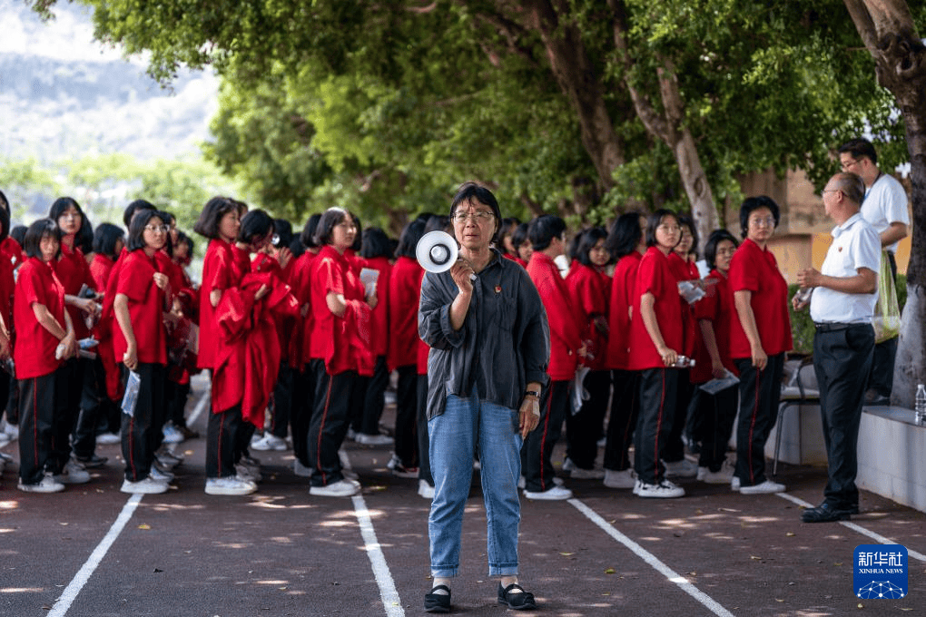 张桂梅校长连续14年送考