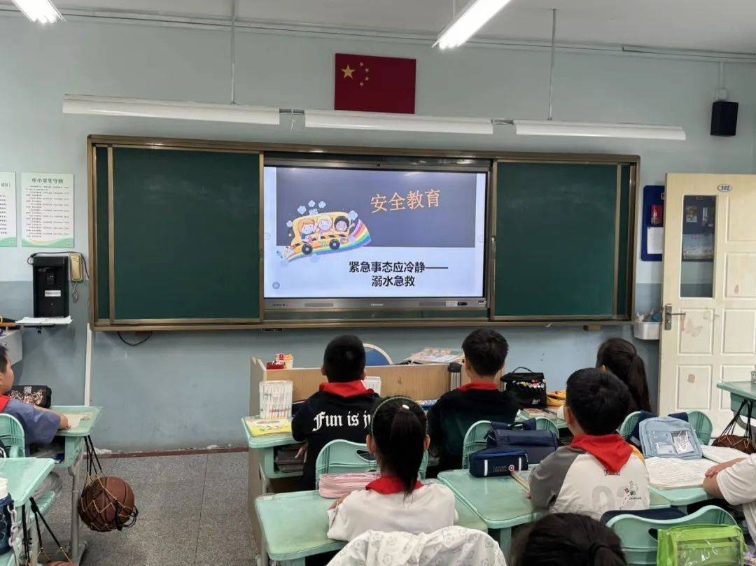 防溺常演练,安全伴我行——青岛台东六路小学开展防溺水应急演练活动