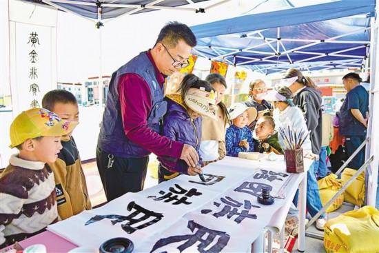 人民日报海外版:正版资料免费资料大全十点半-江苏建湖颜单镇多彩文化活动丰富居民“夜生活”