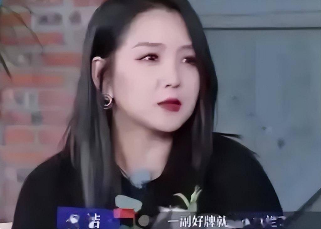 被诬陷的前夫借《庆余年》翻身,何洁却成了"小丑"_因为_李宇春_张靓颖