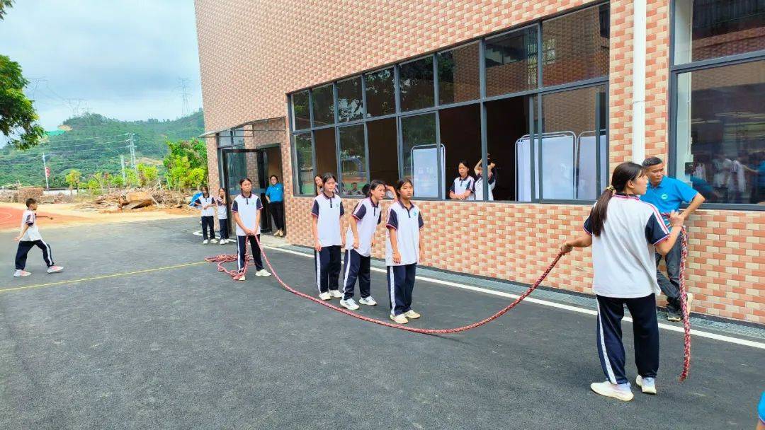 扬运动精神 展青春风采——陆丰市陂洋中学举行第三届运动会