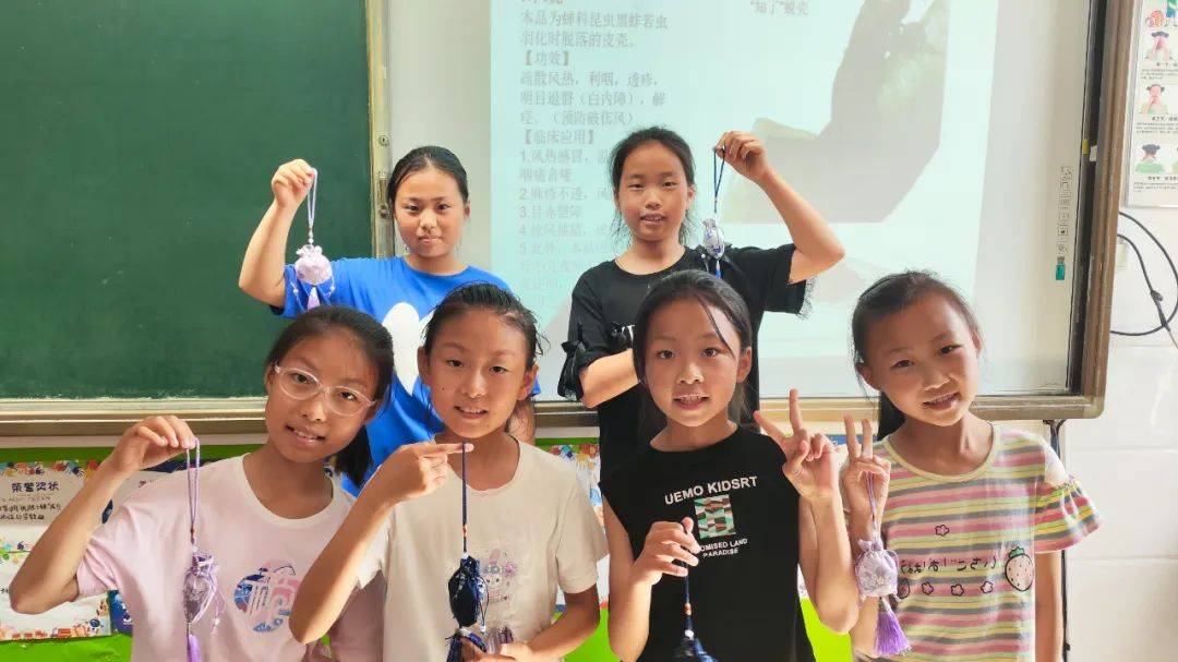 哲范小学青岛青山路小学青岛秀峰路小学李沧区汇川路幼儿园04巧手绘图