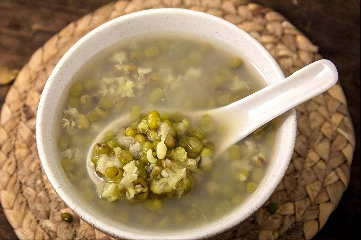 66岁大妈一到夏天,每天都煮绿豆汤喝,去医院体检,医生:太无知