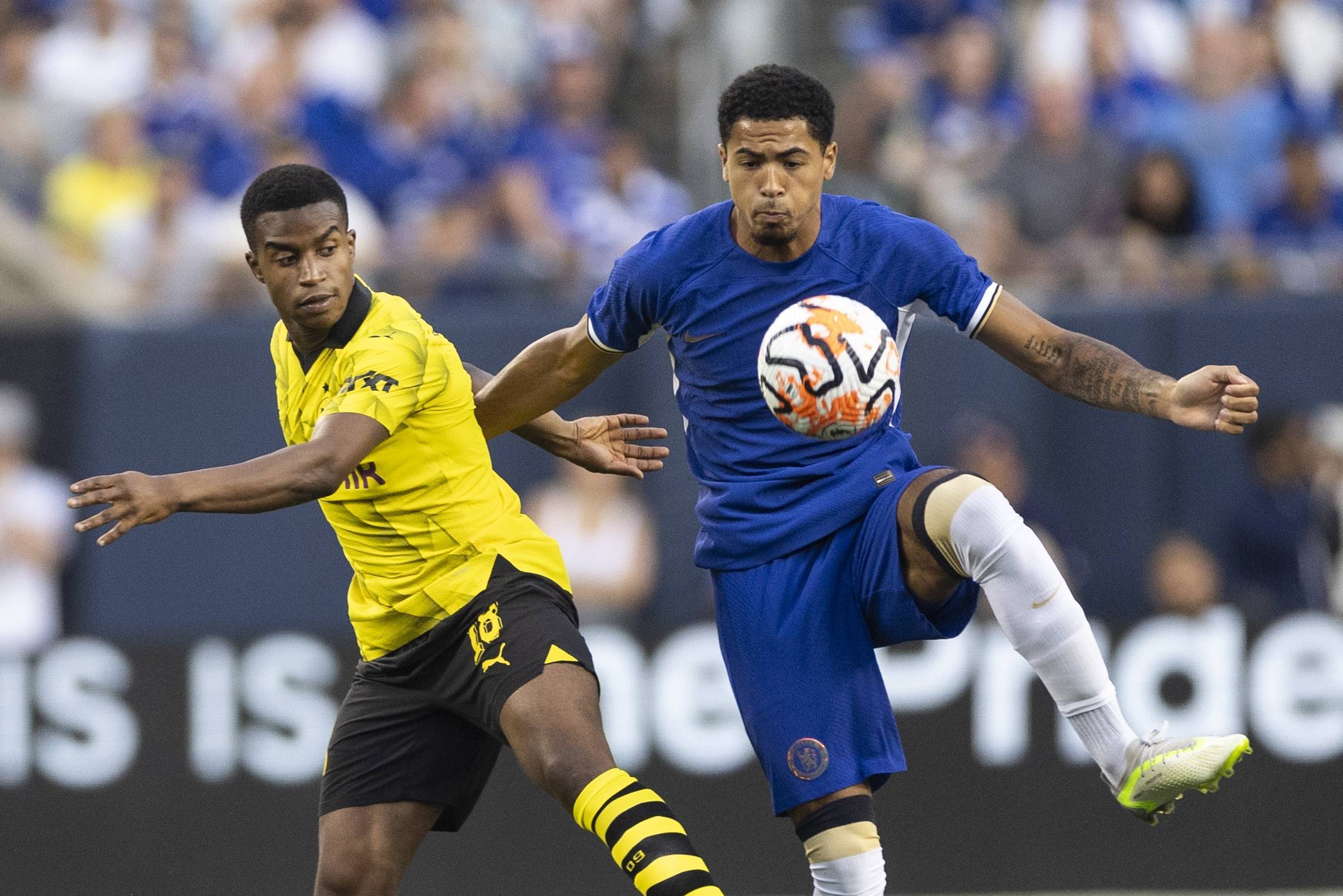 英媒:拜仁对切尔西后卫科尔维尔感兴趣,球员对转会持开放态度