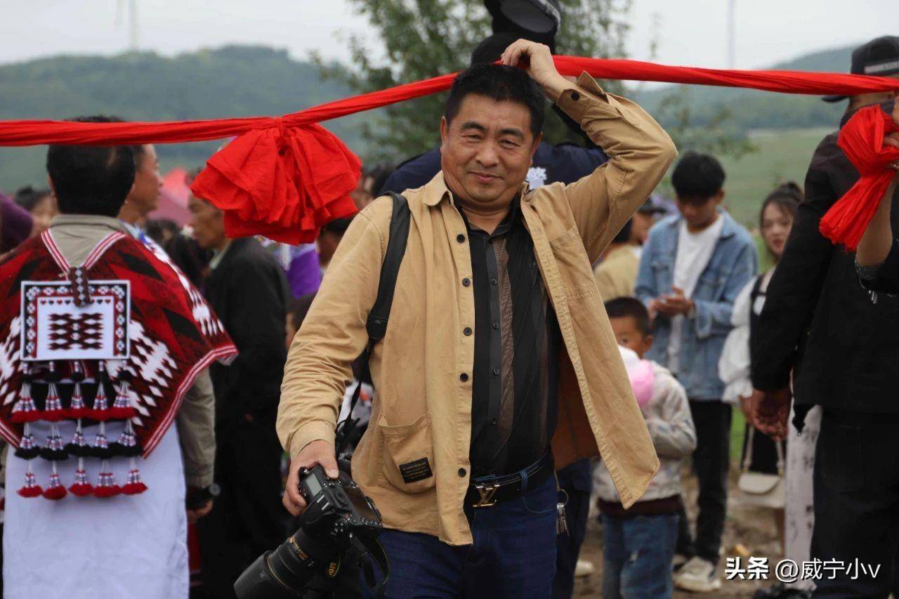 威宁雪山镇苗族花山节开幕式盛况