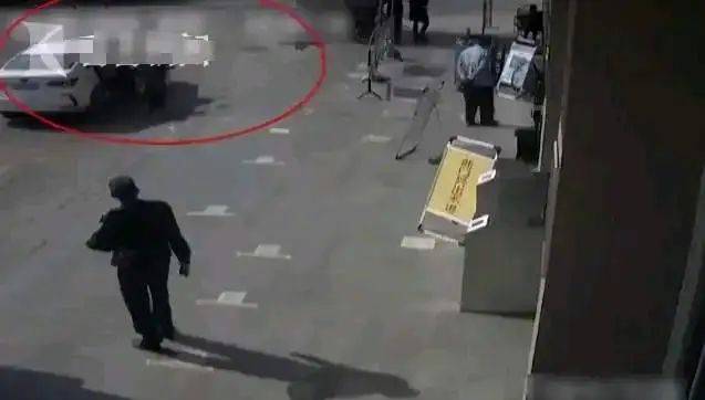 广州一司机,为救婴儿连闯3个红灯,被扣18分,家属却拒绝作证,交警的