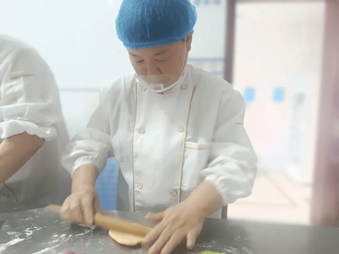 "厨"类拔萃 "艺"展风采——荥阳市第一幼儿园厨师技能比武大赛