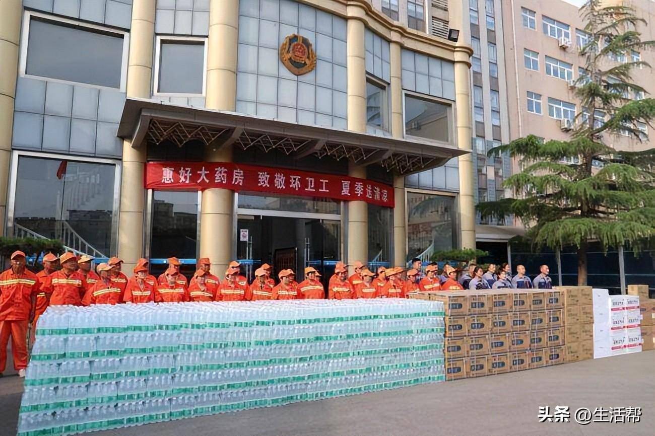 气温超38度全天"歇班" 济南城管多措并举为环卫工送清凉