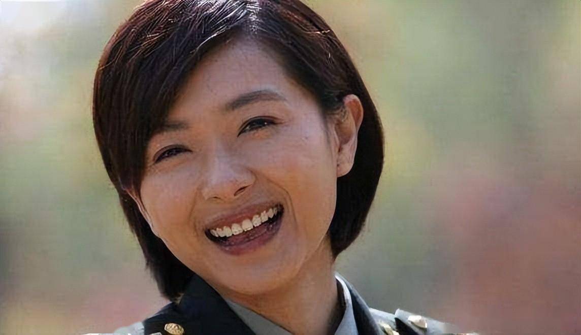 只因太美,被导演多次追求,但她都不为所动,导致她只能演女二_万茜