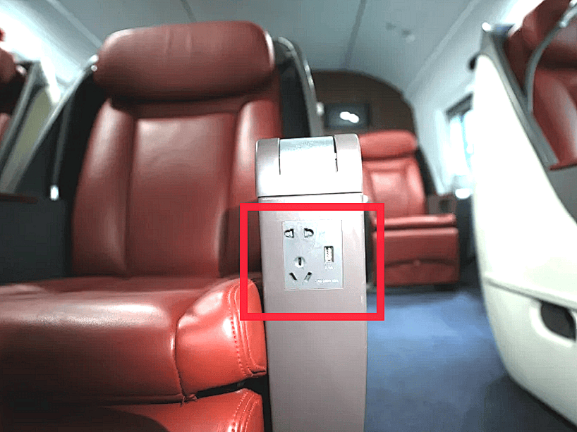 原来列车上这些地方还有充电口!_插座_车厢_座椅