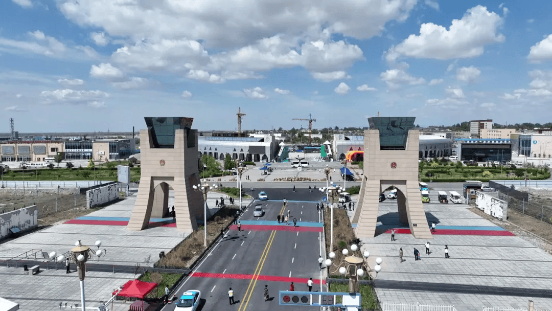 12.44万人次 端午假期霍尔果斯旅游市场红火