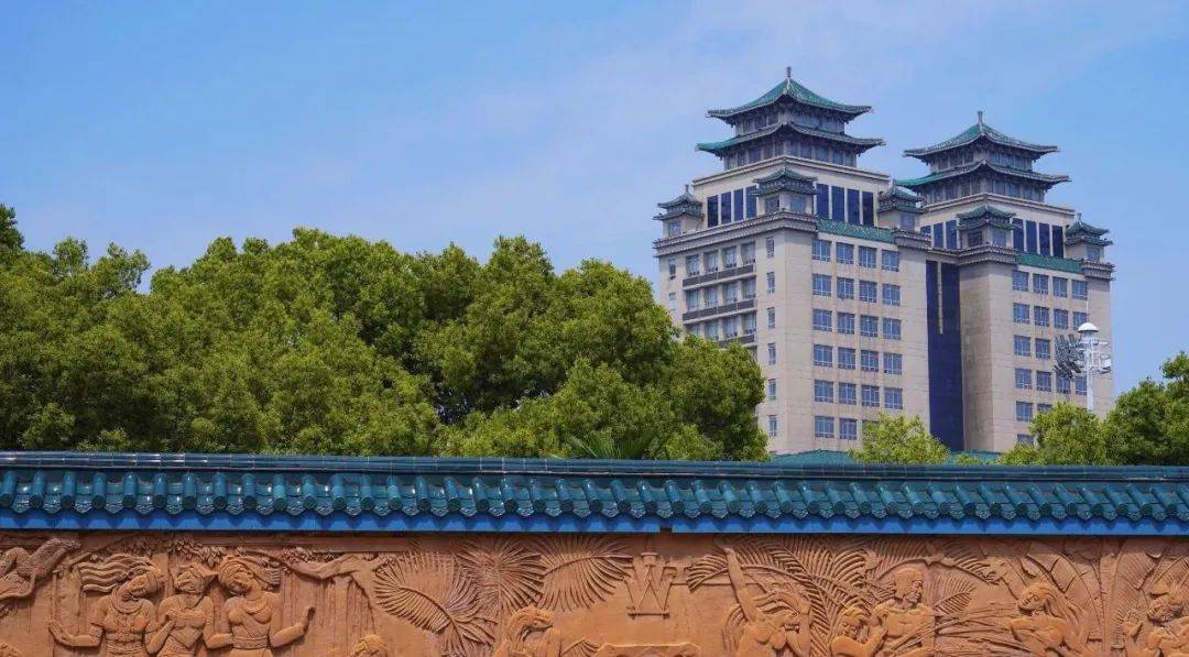 由此点击进入【民大版公园walk】中南民族大学图片来源 |招生就业工作
