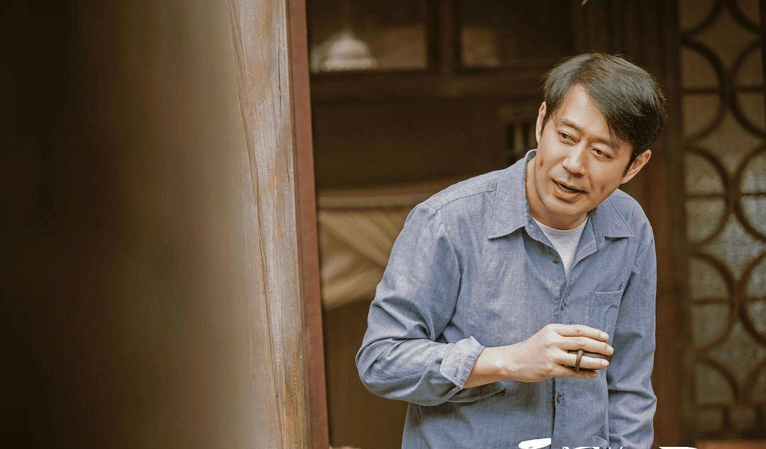 刘钧的崎岖人生,电工出身跑了24年龙套,拍戏时差点"命丧"火场