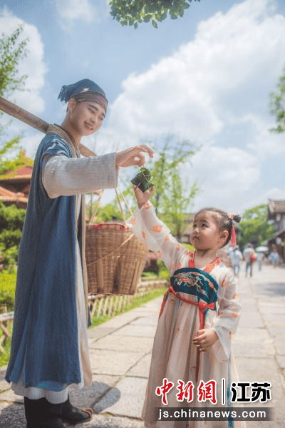 广州日报:澳门六开彩天天开奖结果-霍启刚：香港应发挥传统产业和文化协同发展优势，推动“文化+金融”