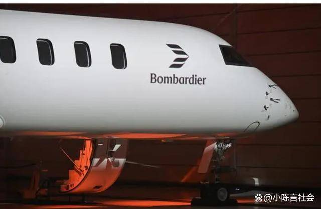 据报道,特朗普乘坐的波音757在机场滑行准备起飞时,与另一架飞机发生