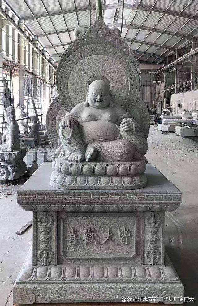 寺庙石雕弥勒佛:雕刻师的匠心独运