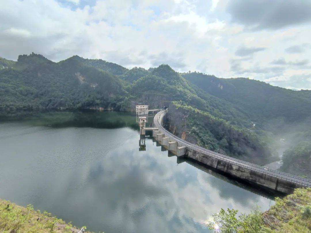 黔南州大河水库迎来首次蓄满溢流,呈壮美景观_都匀市_工程_供水
