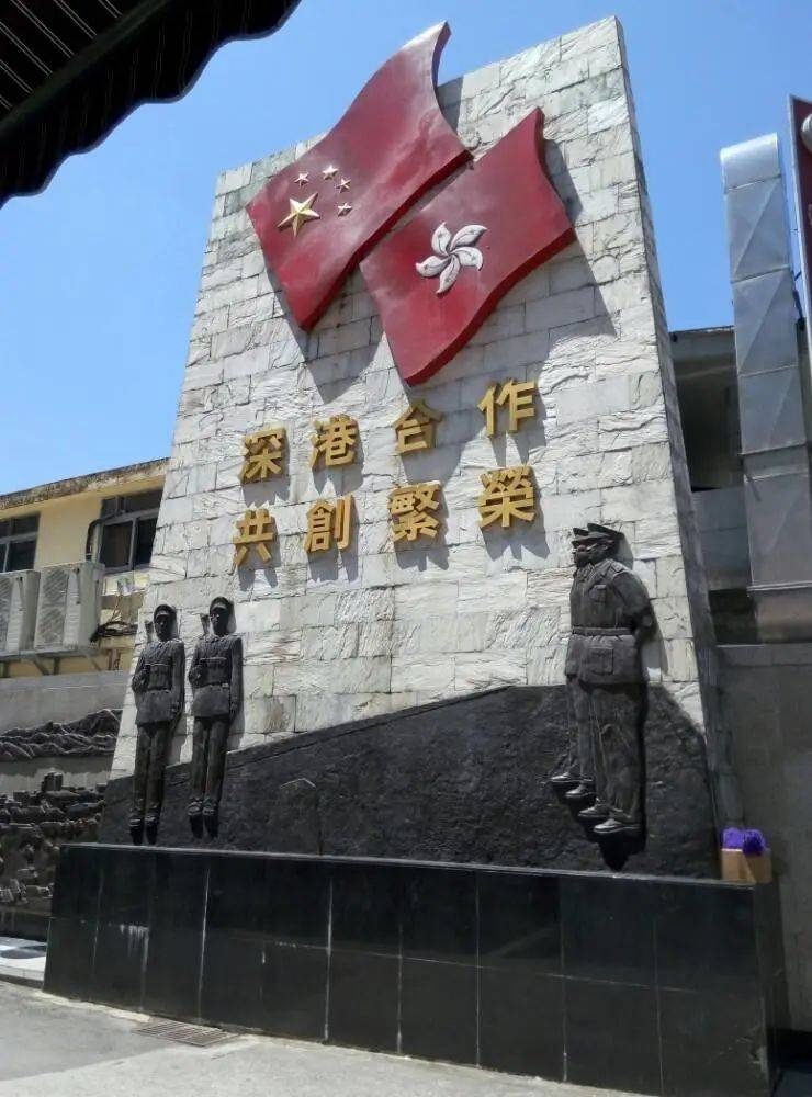 61 6月22日出发|打卡   莲花山,中英街,玫瑰海岸,荷兰花卉小镇 >