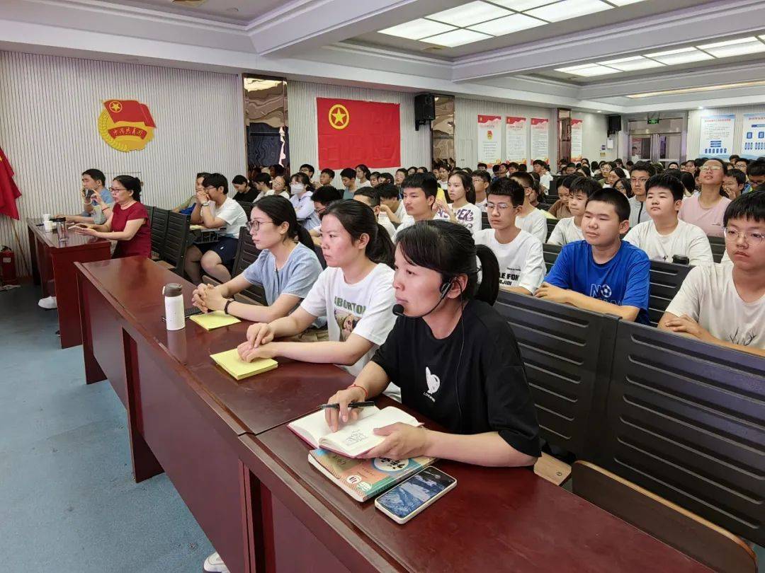 文学之光暖心田——东升二中开展"作家进校园"活动_洛阳市_涧西区