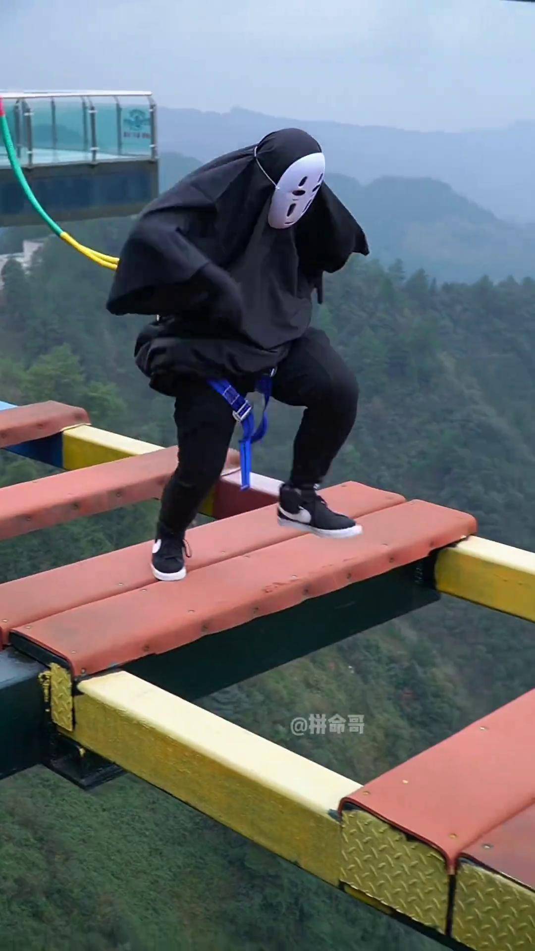 玩的就是心跳 蹦极 高空挑战 一个比一个搞笑,看完我笑出了猪叫声