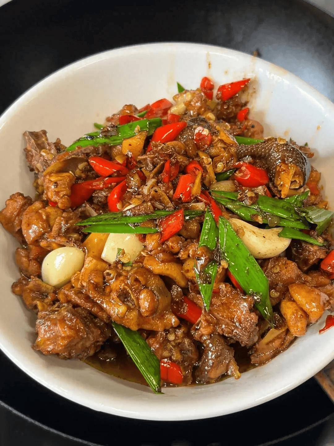 炒蜡鸡胗4香辣鱼块;3辣炒青菜梗;2萝卜菜炒肉沫;1