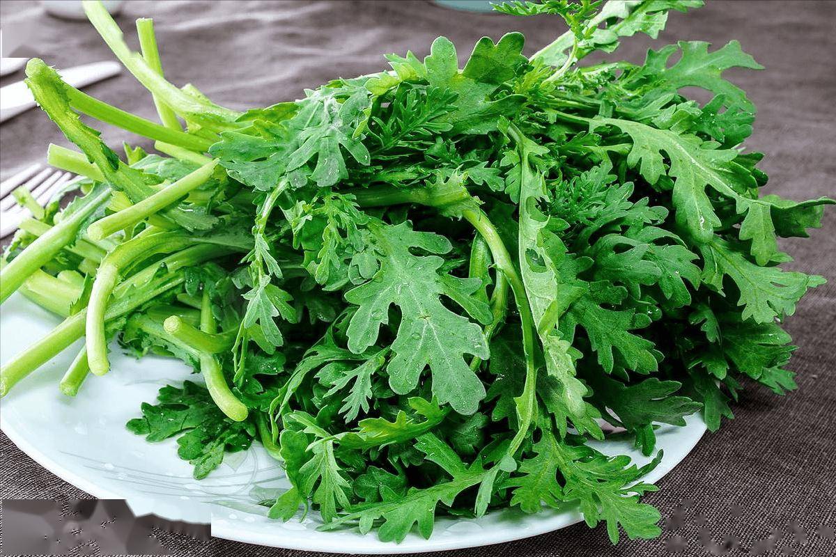 茼蒿是高血压"刺客"?建议:不想血压飙升,这4种食物一定少吃