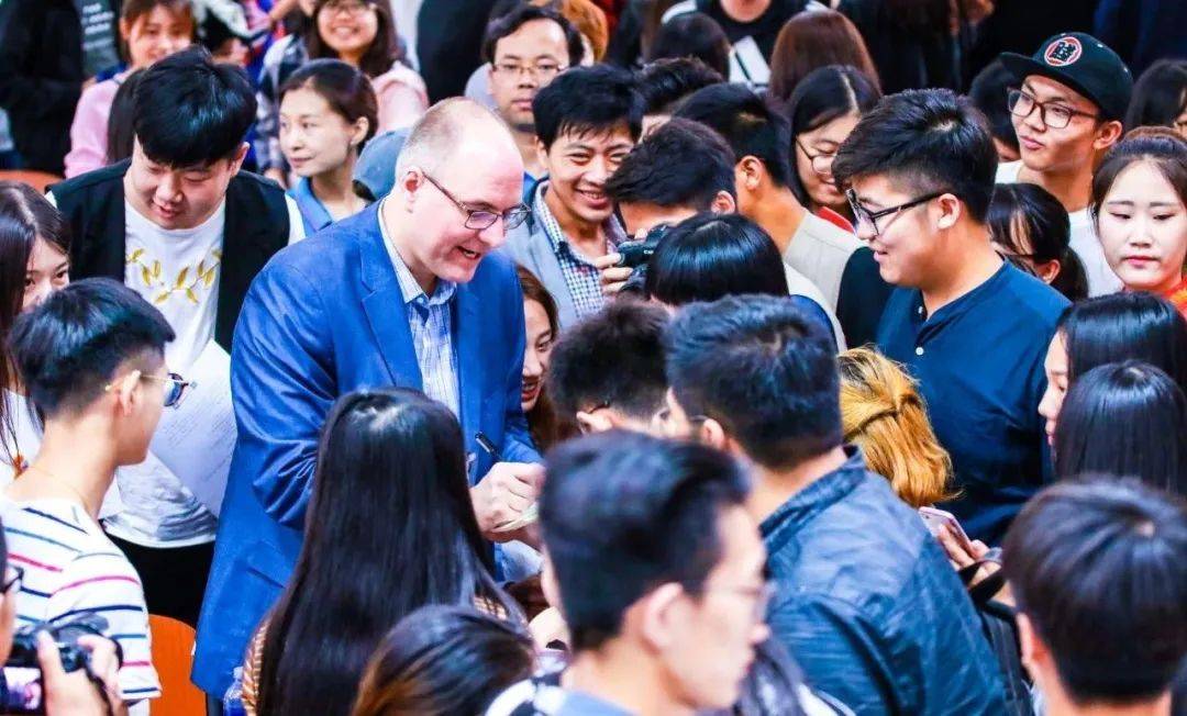 锁定燕理《院长来了》直播间,听环境与健康学院和艺术