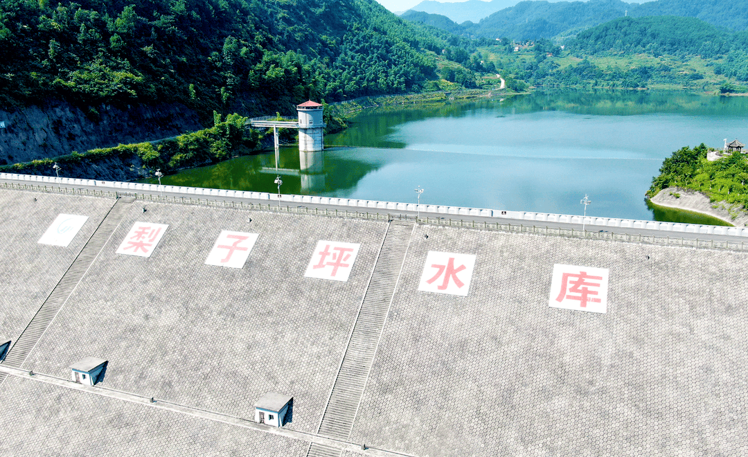 八条路水库图片