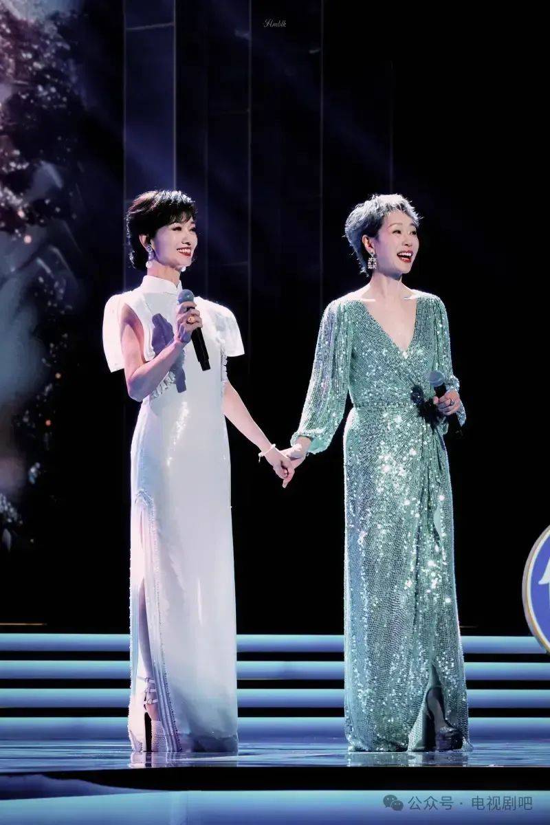 梦回《新白娘子传奇》赵雅芝叶童牵手比心超有爱_活动_晚会_观众