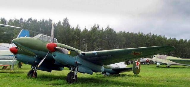 pe-2轰炸机图片